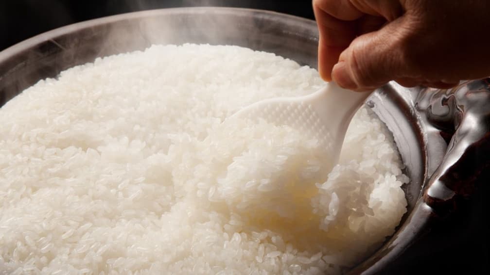 白飯怎麼煮才好吃?米其林大廚授1獨門祕訣,網友讚:比電鍋煮還香Q