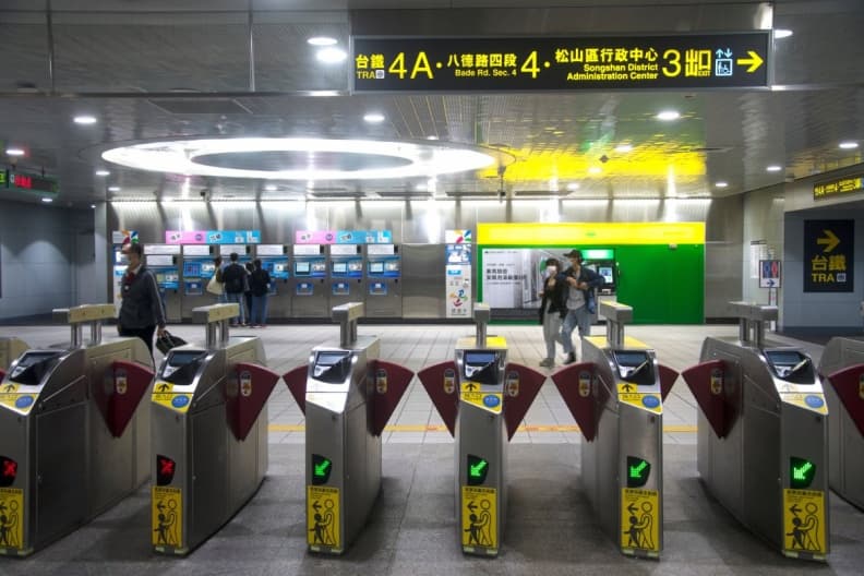 搭捷運忘帶錢包、悠遊卡怎麼辦?網友曝3招解決,不需要跟路人借錢 搭捷運忘帶錢包、悠遊卡怎麼辦?網友曝3招解決,不需要跟路人借錢