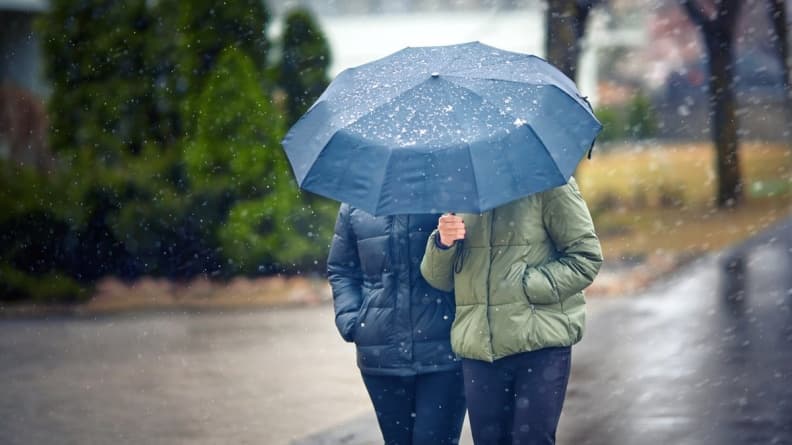 強烈冷氣團來襲!明起轉濕冷「急凍最低僅5度」,這些山區恐降雪