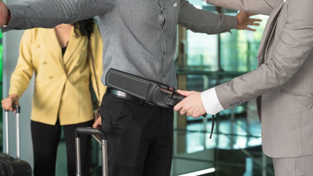 出國穿3類衣服恐觸發安檢警報、搭不上飛機!桃機揭3招通關更順利