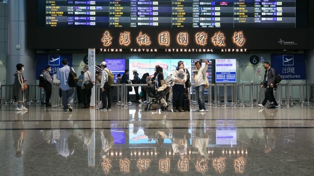 出國哪種行李箱最好用?「這款」恐加收2034元托運費!過來人曝慘痛經驗