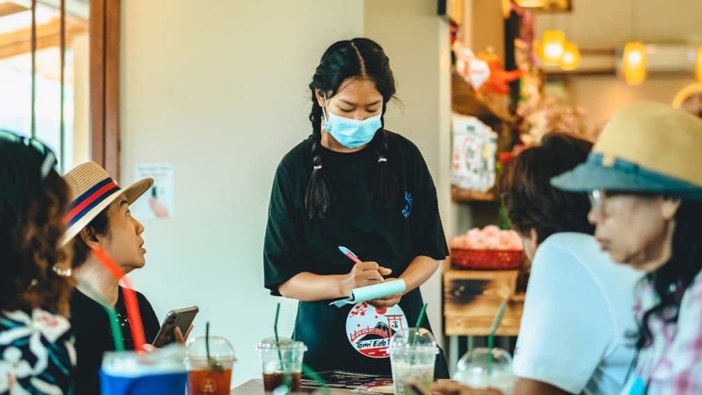 餐廳吃飯「做1事」慘遭店員翻白眼!過來人曝原因,在日本也會被討厭