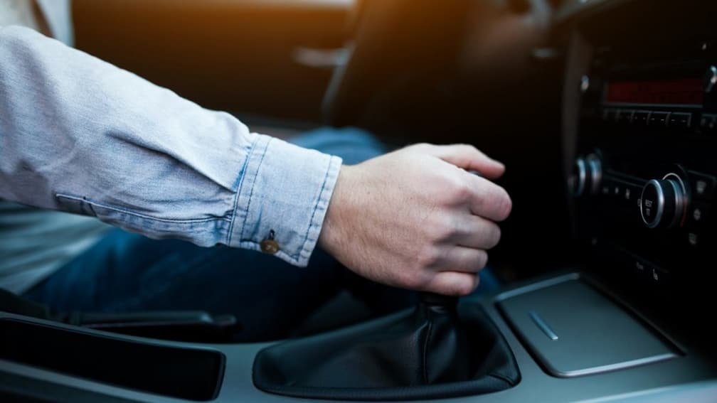還有人在開手排車?徵才10人僅1位會開,內行人揭其超強優勢