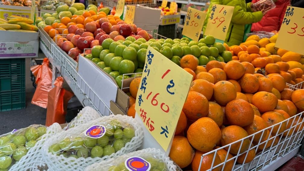 菜市場買水果「9顆360元」懷疑被騙錢!在地人看地點秒懂:這裡出名的貴 菜市場買水果「9顆360元」懷疑被騙錢!在地人看地點秒懂:這裡出名的貴