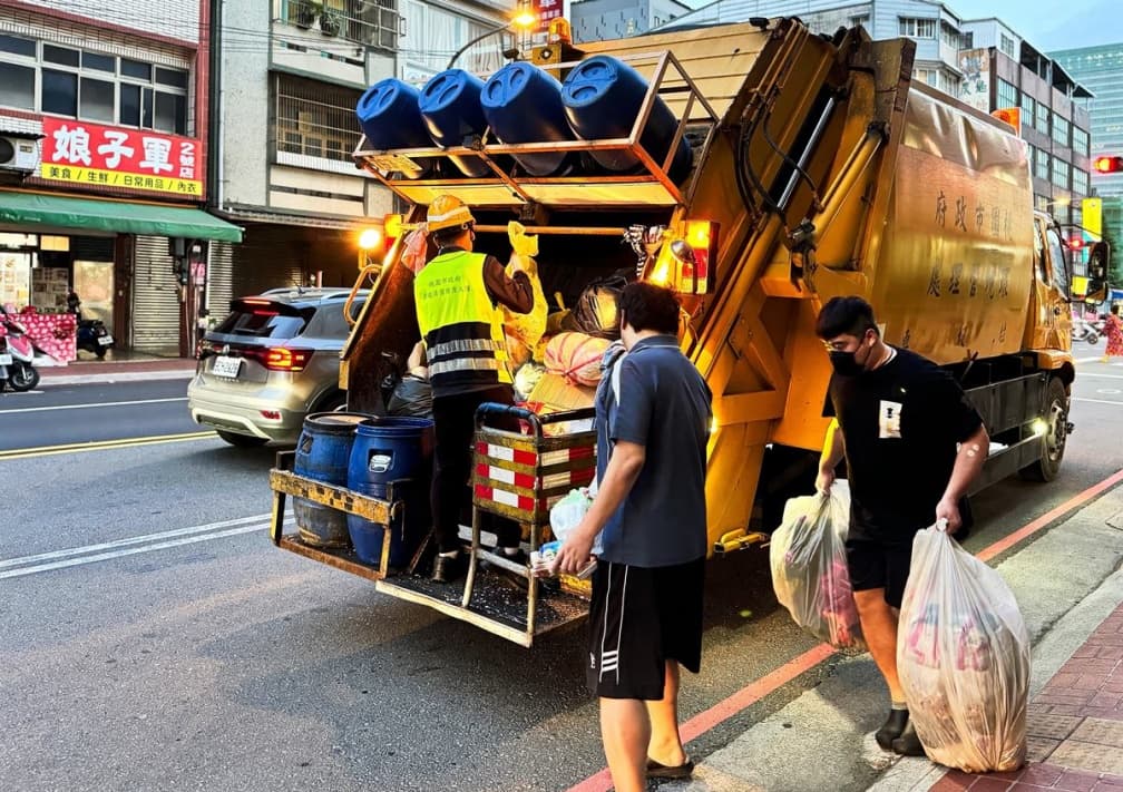 水果皮是廚餘嗎?不要的油怎麼處理?環保局給答案:丟錯恐噴6000元 水果皮是廚餘嗎?不要的油怎麼處理?