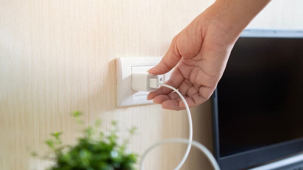 快檢查家中電器!台電示警:插座、插頭「出現3狀況」立刻停用以免釀災