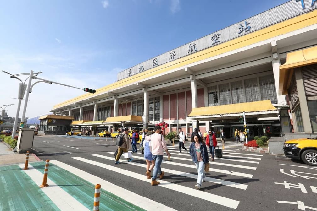 搭飛機被提醒禁止拍照!內行人曝「關鍵原因」,違反規定者關1年或罰錢 搭飛機被提醒禁止拍照!內行人曝「關鍵原因」,違反規定者關1年或罰錢