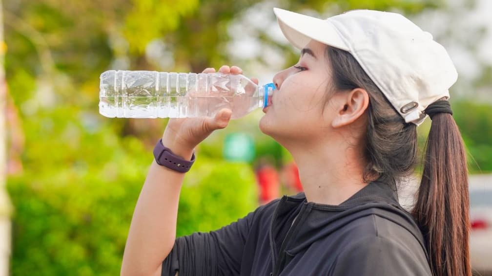 寶特瓶可以重複裝水嗎?水壺多久洗一次?營養師給答案:千萬別裝8飲品