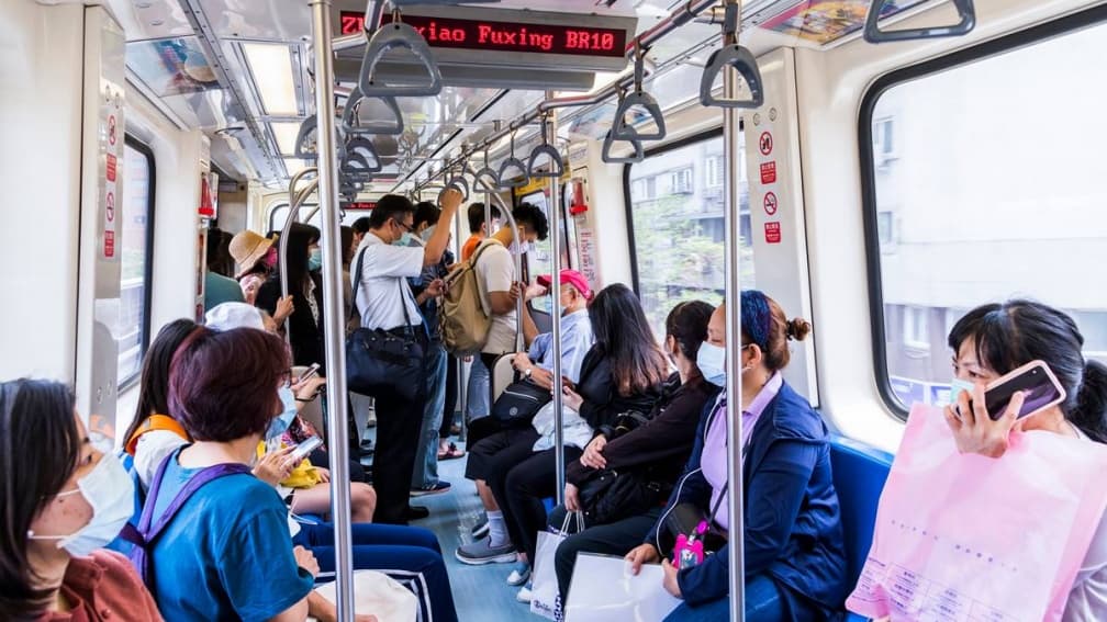 搭捷運千萬別做「這件事」!最高開罰7500元,車站人員加強取締