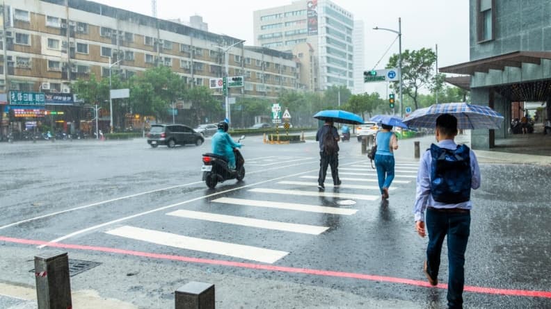 今晚要變天了!週末母親節慎防雷雨彈,下週「這天轉晴」熱如炎夏