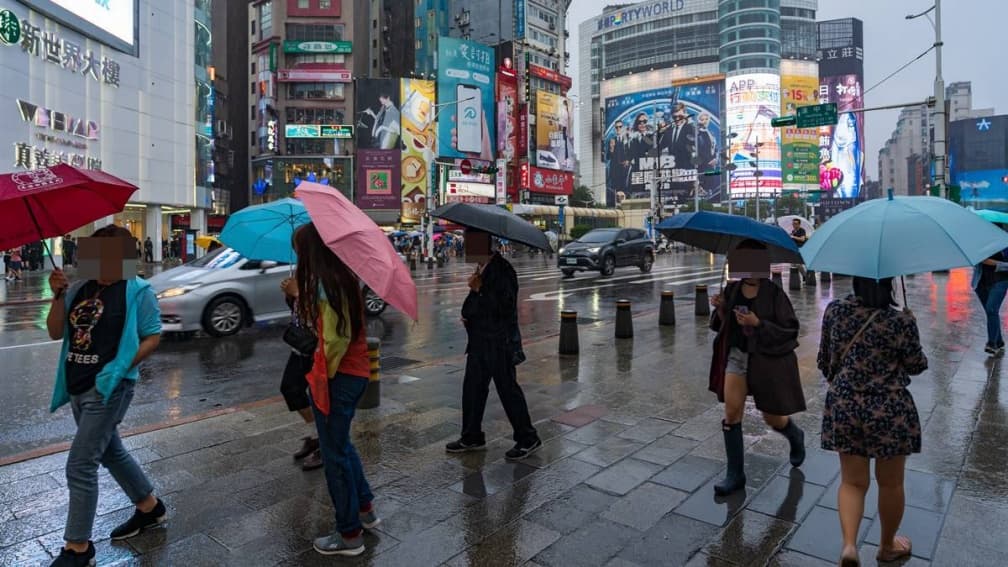 今年最強梅雨鋒面要來了!「這2天」雨彈炸全台,端午連假天氣曝光