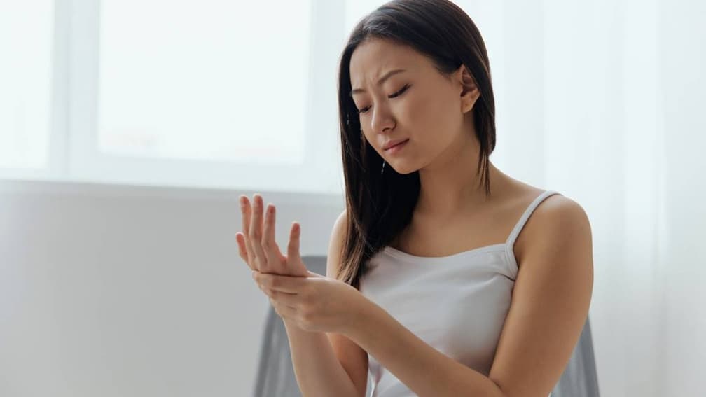 手腳出現「5大異常」恐罹癌!重症醫示警「癌症徵兆」:發現1事快就醫