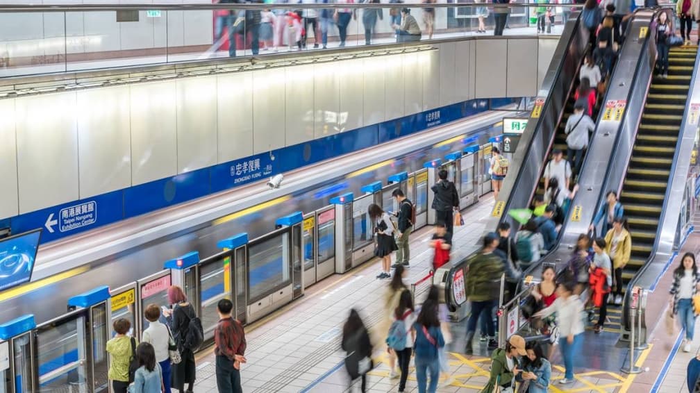 捷運站範圍千萬別做「這2事」!違規恐噴7500元,警方可強制驅離