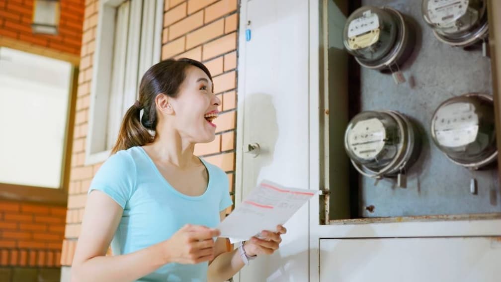 夏季電價上路!他「靠1招」家中電費帳單0元,台電曝光省錢方法