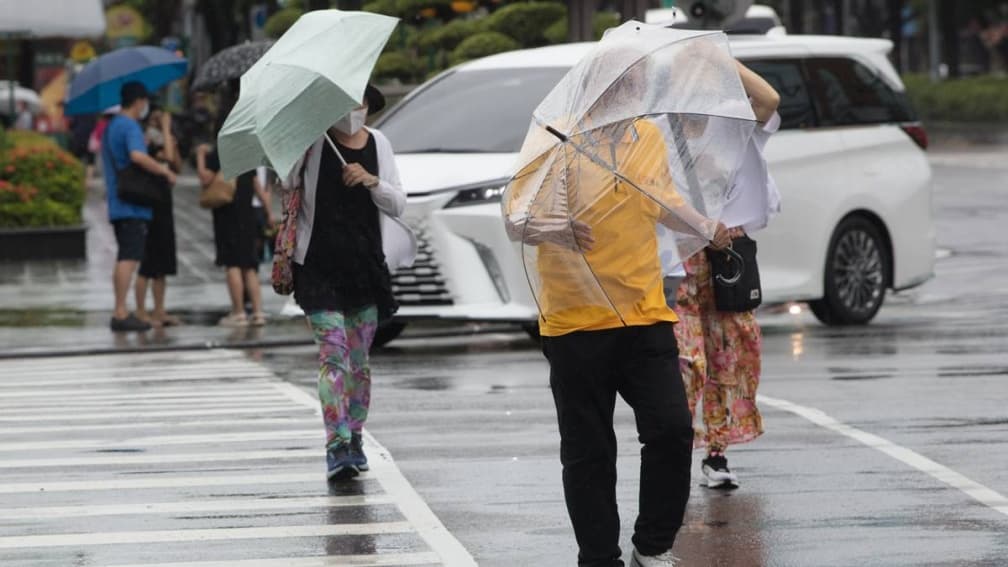 蝴蝶颱風最快明生成!侵台機率、最新路徑曝,氣象署:「這天起」防大雨來襲