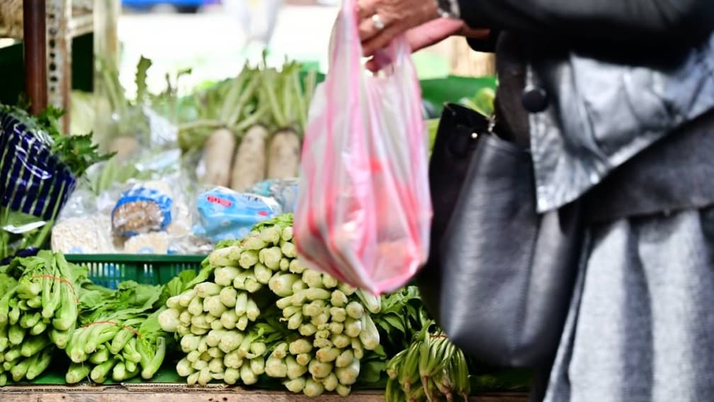 買食材自己煮沒比較划算?過來人曝省錢撇步:「這時段」去買菜更好撿便宜