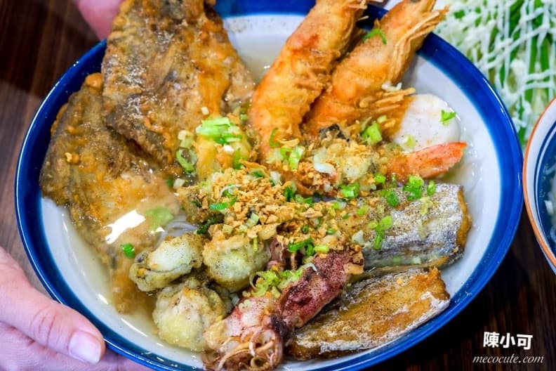 大溪漁港一日遊|頭城必訪海鮮市集、美食廣場、景點推薦全攻略 大溪漁港必吃|煎炸的魚 腳滑的螃蟹米粉湯