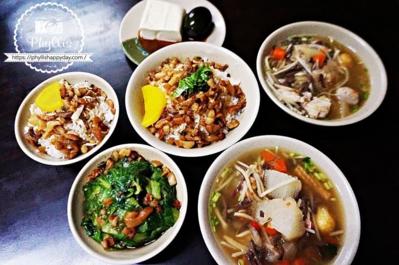 桃園宵夜15間|夜貓子必收美食地圖:24小時鴨肉、炸全雞、沙茶炒羊肉、三杯滷味炒泡麵 桃園宵夜台式飯麵推薦:嘉義大鍋湯(中壢果菜市場旁)