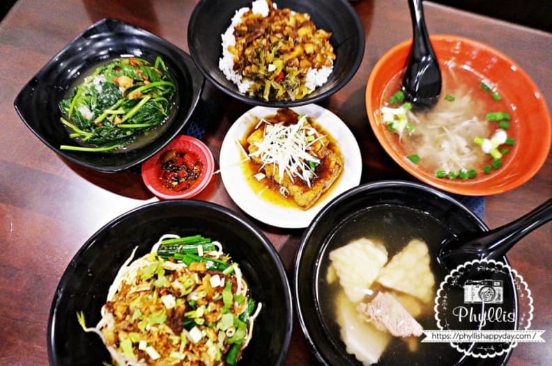 桃園宵夜15間|夜貓子必收美食地圖:24小時鴨肉、炸全雞、沙茶炒羊肉、三杯滷味炒泡麵 桃園宵夜台式飯麵推薦:阿亮魯肉飯(中壢中山東路一段)