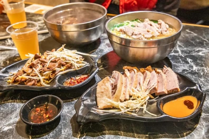 桃園宵夜15間|夜貓子必收美食地圖:24小時鴨肉、炸全雞、沙茶炒羊肉、三杯滷味炒泡麵 桃園宵夜15間|夜貓子必收美食地圖:24小時鴨肉、炸全雞、沙茶炒羊肉、三杯滷味炒泡麵