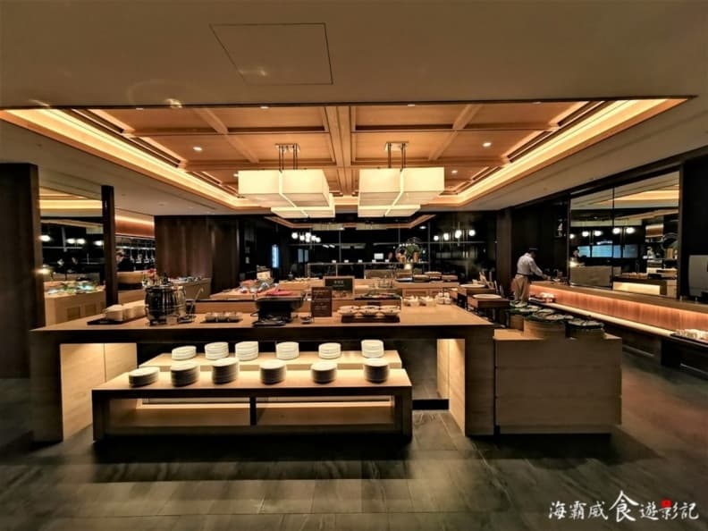 桃園吃到飽一次看!9 間熱門餐廳:澎湃海鮮檯、現切牛排、帝王蟹腳霸氣上桌 優廚西餐廳特色
