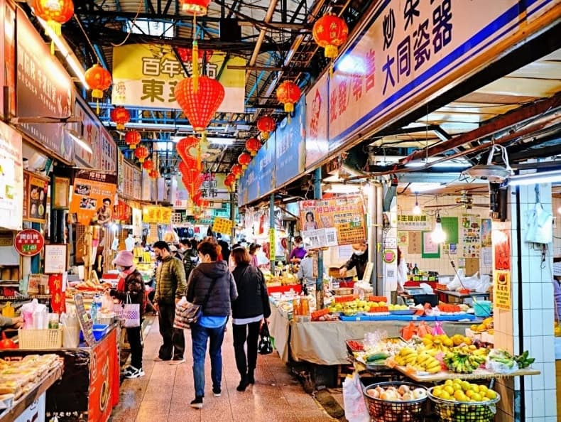 在地人激推!不只西市場,台南5大市場美食20家全攻略 台南市場介紹-東菜市