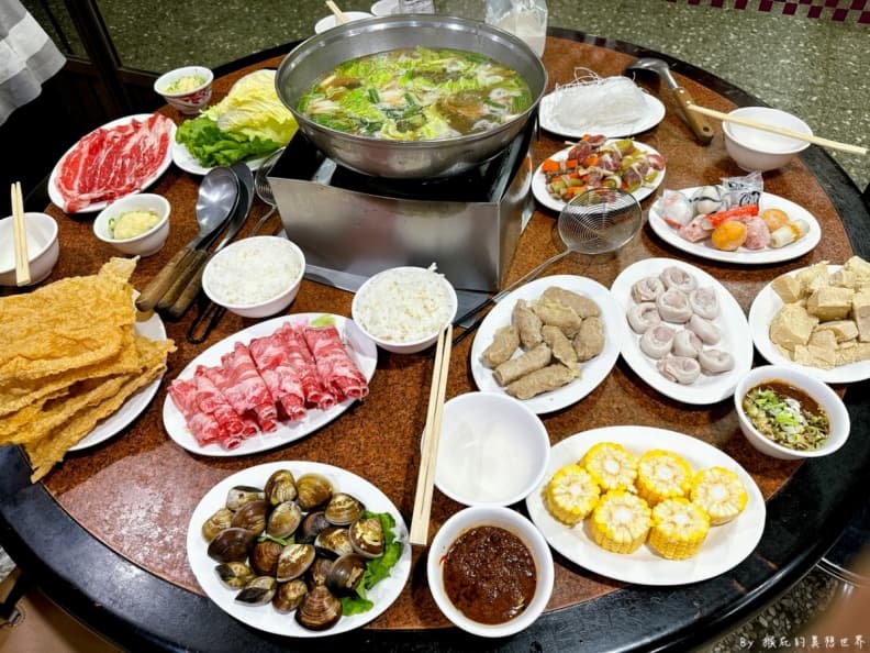 台中火車站美食攻略!滿料碗公麵、排隊草袋飯,站前站後+夜市必吃都在這 台中火車站美食攻略!滿料碗公麵、排隊草袋飯,站前站後+夜市必吃都在這