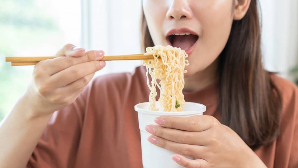 每天吃泡麵會怎樣?吃太多會禿頭、變木乃伊?營養師給答案:4招就能健康吃