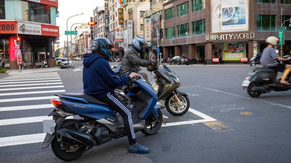沒注意到就被罰1800元!騎車總得確認「1標誌」超崩潰,警察揭正確做法