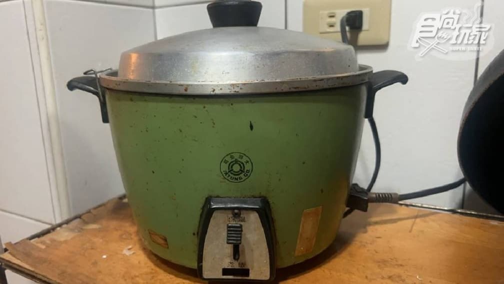 電鍋變黑怎麼洗才乾淨?可用白醋清潔?內行人「用1物」輕鬆除垢、光亮如新