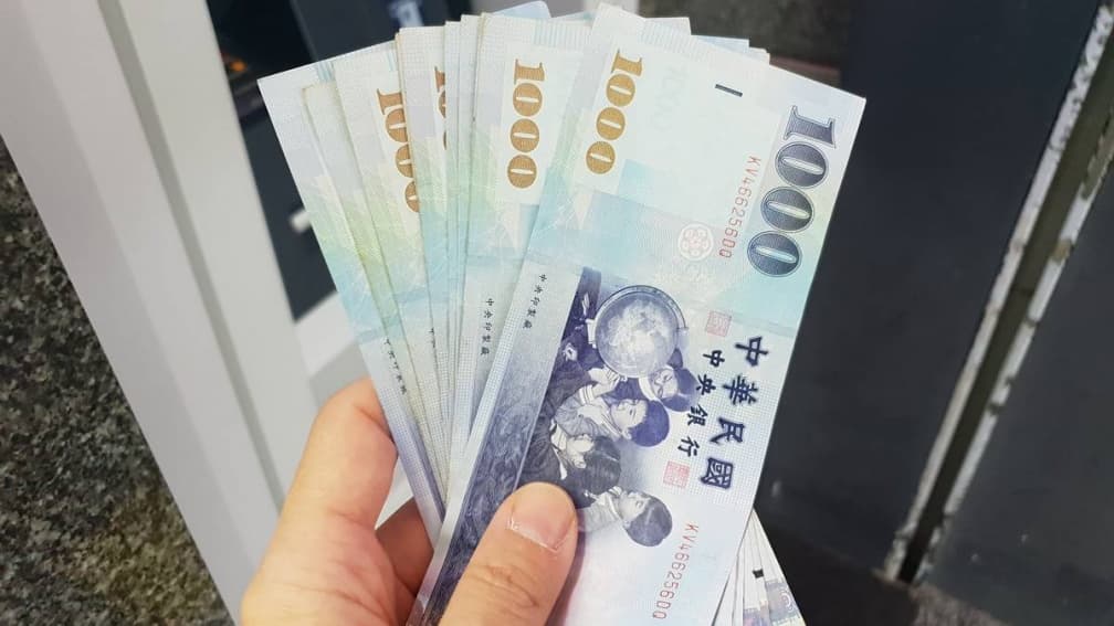 普發一萬銀行加碼懶人包!18間銀行線上登記、ATM活動,最高將11萬元帶回家