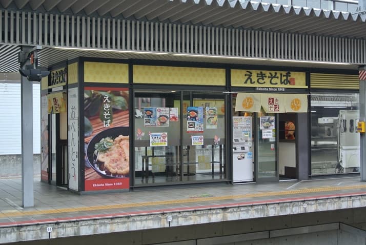(圖二) 在月台販售車站麵食的專賣店鋪 - (圖二) 在月台販售車站麵食的專賣店鋪.jpg (圖二) 在月台販售車站麵食的專賣店鋪.jpg