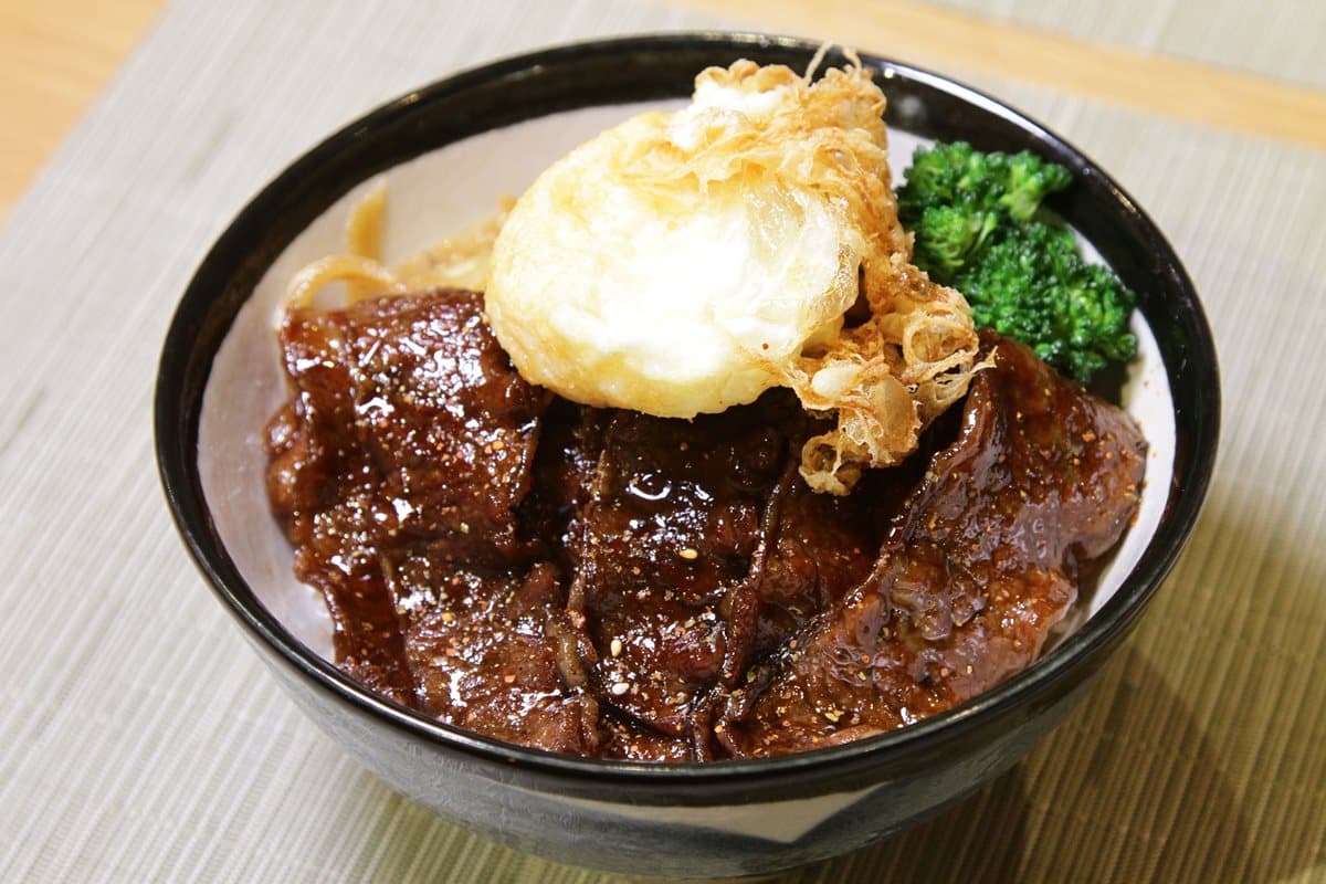 3間高CP值大分量丼飯!唐揚雞腿蓋飯滿出碗外、盛合生魚片丼有7種海鮮 3間高CP值大分量丼飯!唐揚雞腿蓋飯滿出碗外、盛合生魚片丼有7種海鮮