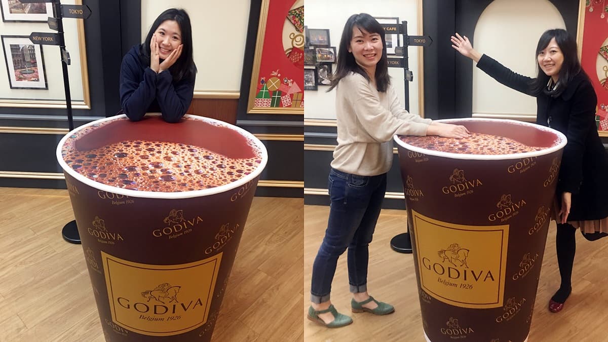 巨大GODIVA熱巧克力杯,來快閃店當杯緣子! 巨大GODIVA熱巧克力杯,來快閃店當杯緣子!
