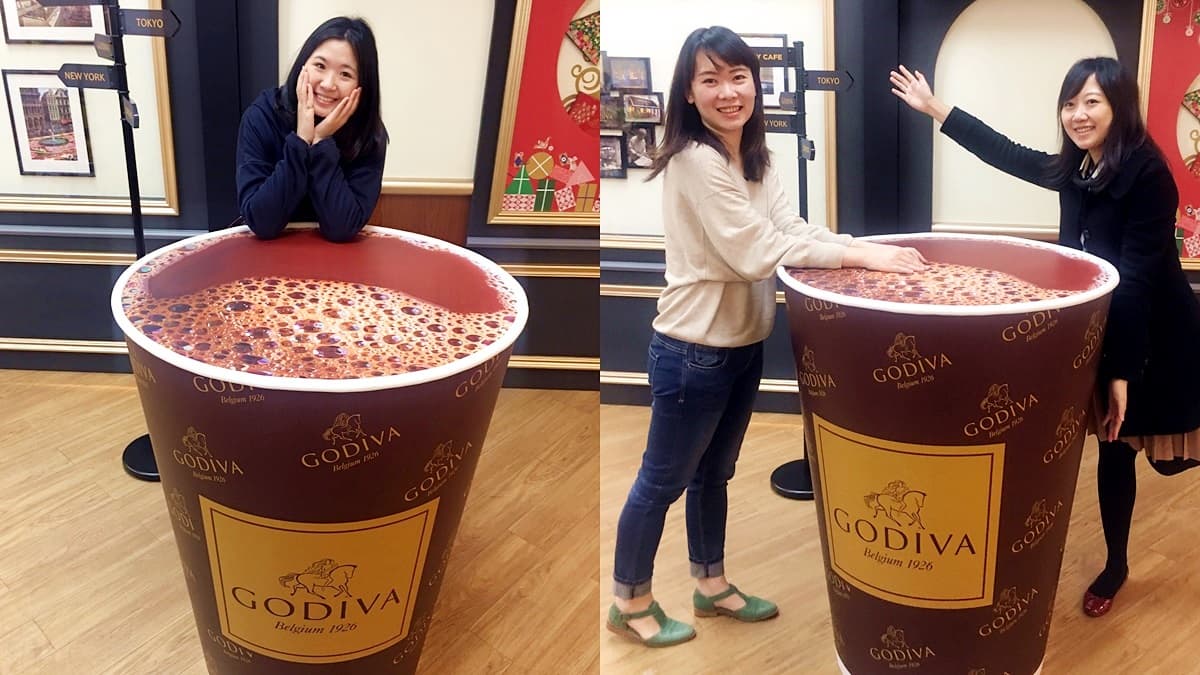 巨大GODIVA熱巧克力杯,來快閃店當杯緣子!