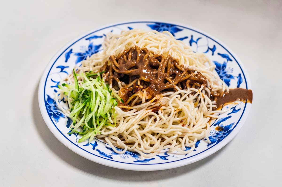 12家超人氣涼麵你愛哪一味?炸醬+麻醬、蔬菜手擀刀切麵、起司咖哩蕎麥涼麵、手工菠菜麵 12家超人氣涼麵你愛哪一味?炸醬+麻醬、蔬菜手擀刀切麵、起司咖哩蕎麥涼麵、手工菠菜麵