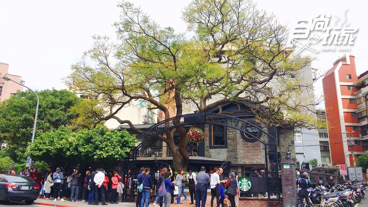 全台唯一獨有露天花園!最美「星巴克」重返天母