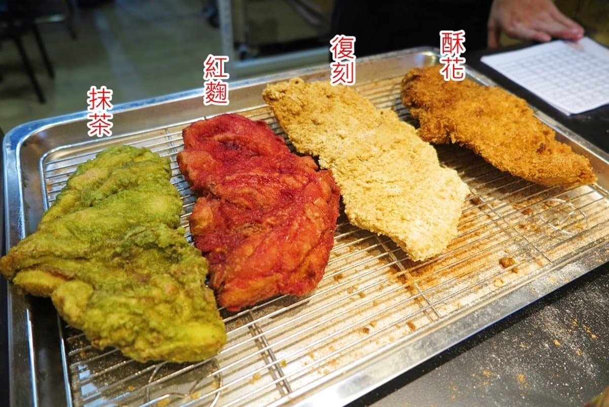 【新開店】「彩色雞排」8種顏色超吸睛!抹茶、墨魚都入味! 【新開店】「彩色雞排」8種顏色超吸睛!抹茶、墨魚都入味!