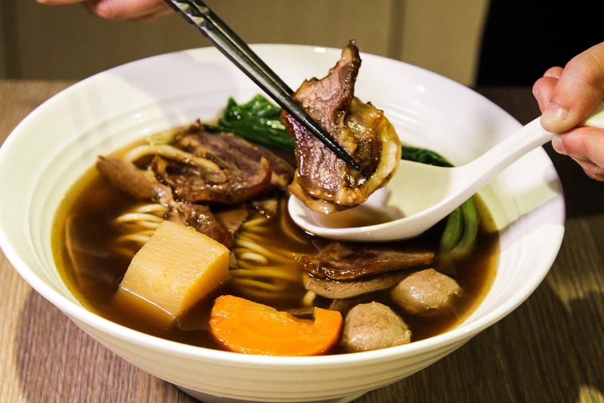 只要百元價!名店推溫體牛肉麵買一送一 只賣一個月 只要百元價!名店推溫體牛肉麵買一送一 只賣一個月