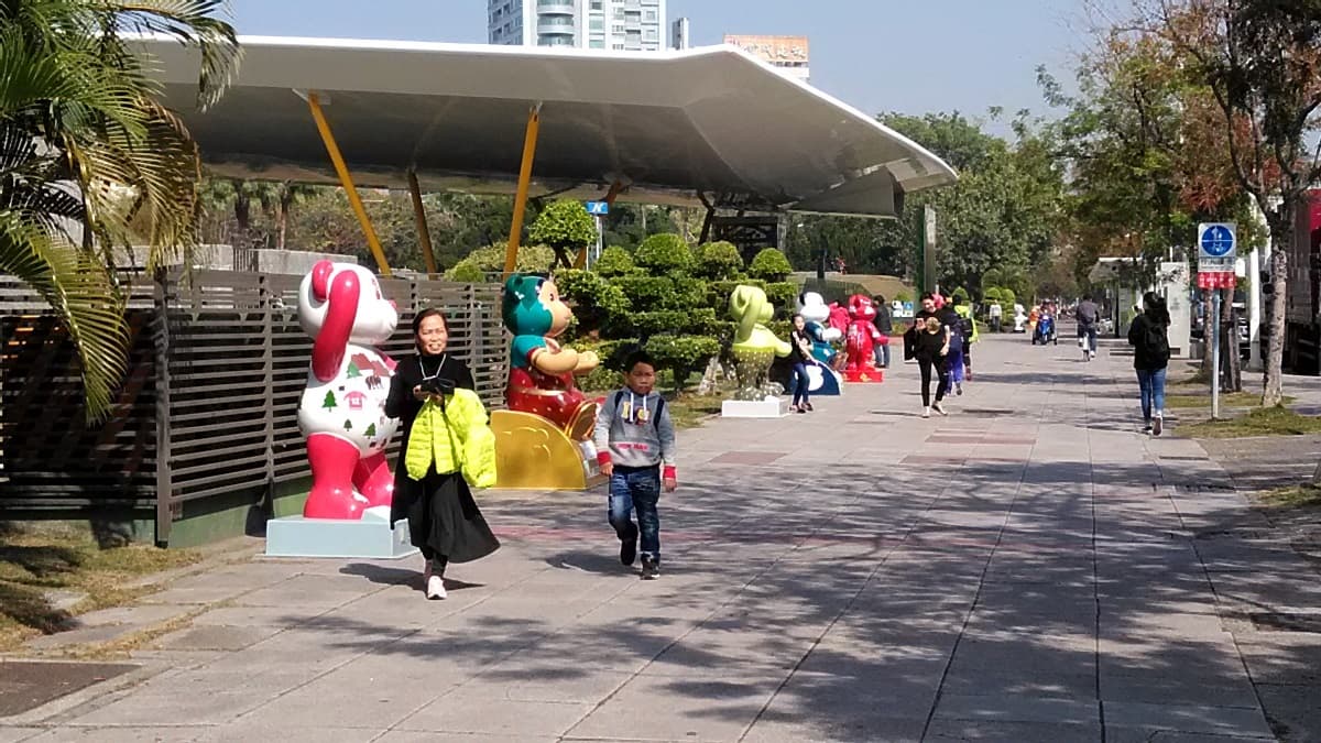 全新打卡熱點!66隻泰迪熊集合,現身高雄快閃一個月 全新打卡熱點!66隻泰迪熊集合,現身高雄快閃一個月