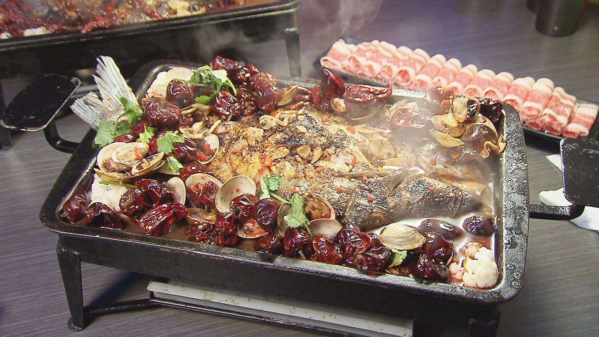 烤魚肋排一次滿足!川味烤魚鍋霸氣變身麻辣燙 烤魚肋排一次滿足!川味烤魚鍋霸氣變身麻辣燙