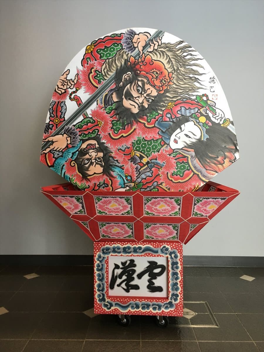 2018台北燈節主燈賣萌!金銀紅狗手牽手蹲坐西門 2018台北燈節主燈賣萌!金銀紅狗手牽手蹲坐西門