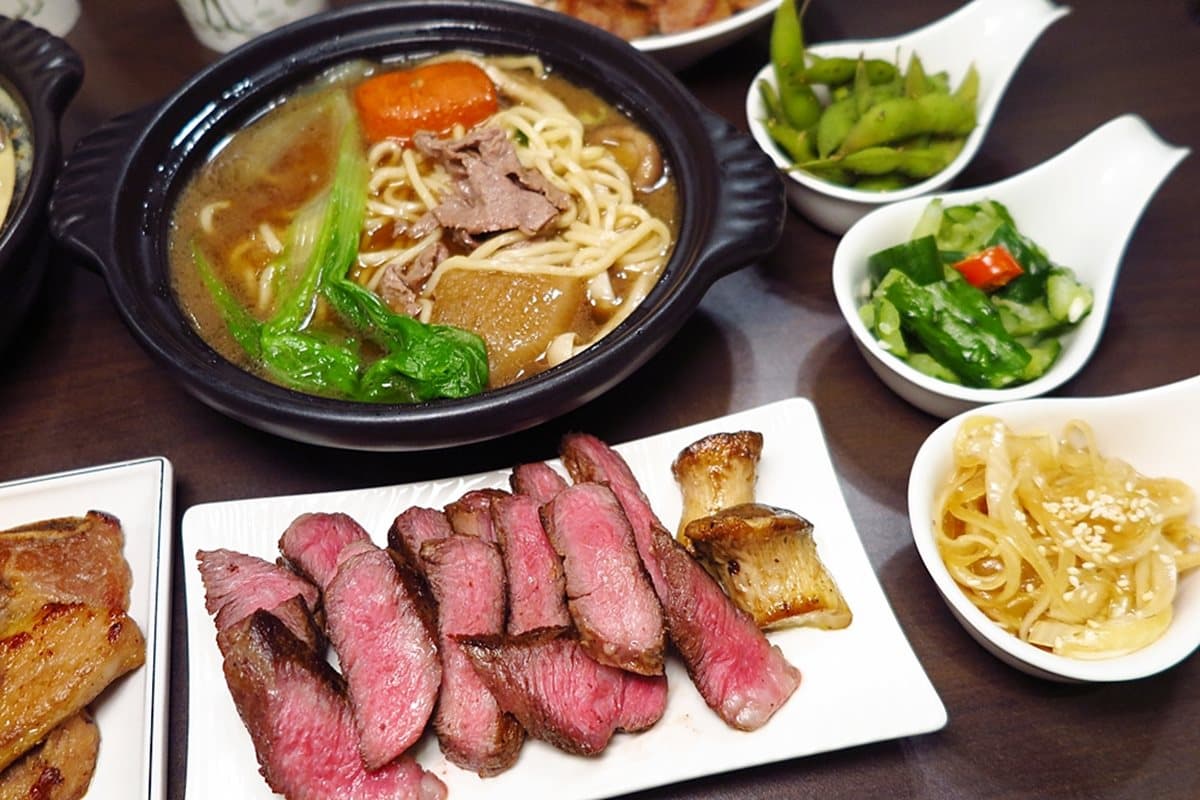牛肉麵不夠看!「牛排麵」一口麵一口牛排才享受 牛肉麵不夠看!「牛排麵」一口麵一口牛排才享受