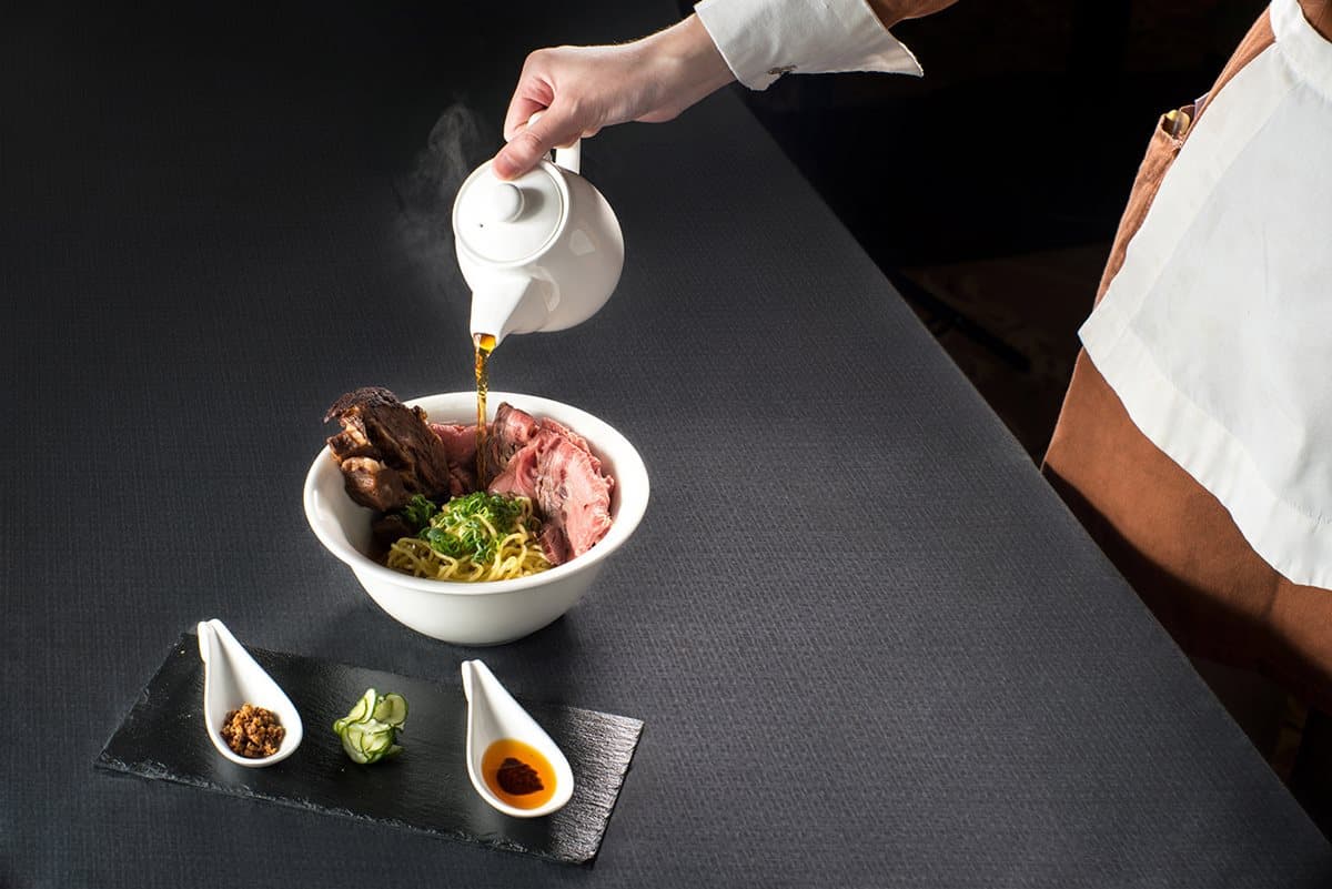 牛肉麵不夠看!「牛排麵」一口麵一口牛排才享受 牛肉麵不夠看!「牛排麵」一口麵一口牛排才享受