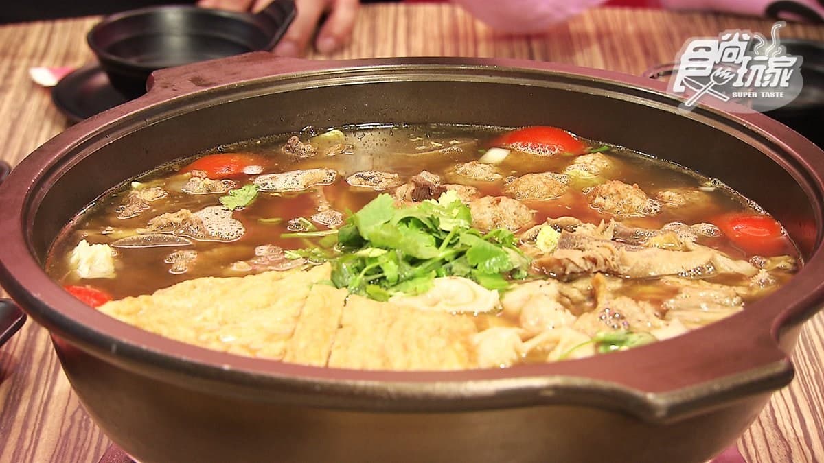 基隆知名牛肉鍋紅到台北!祕密武器是湯頭,還把「蛋糕」煮入鍋