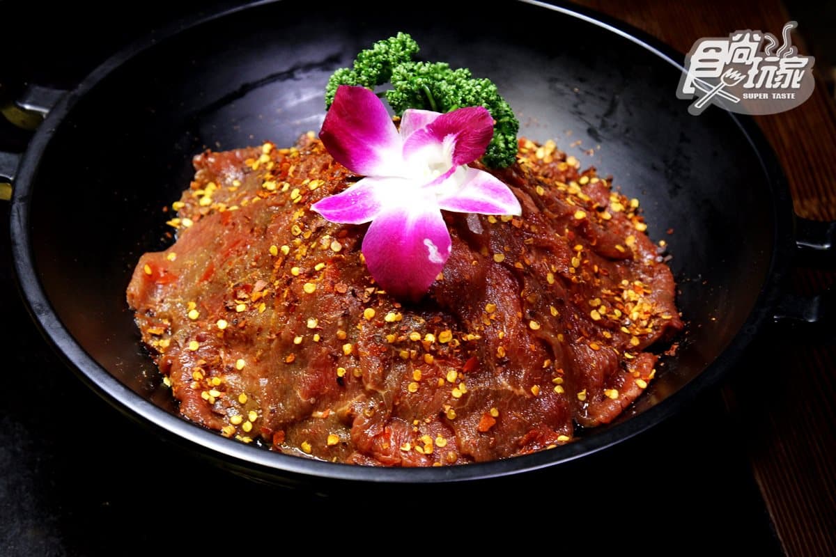 【新開店】上菜像看秀 「龍頭」火鍋吃道地重慶味兒 【新開店】上菜像看秀 「龍頭」火鍋吃道地重慶味兒