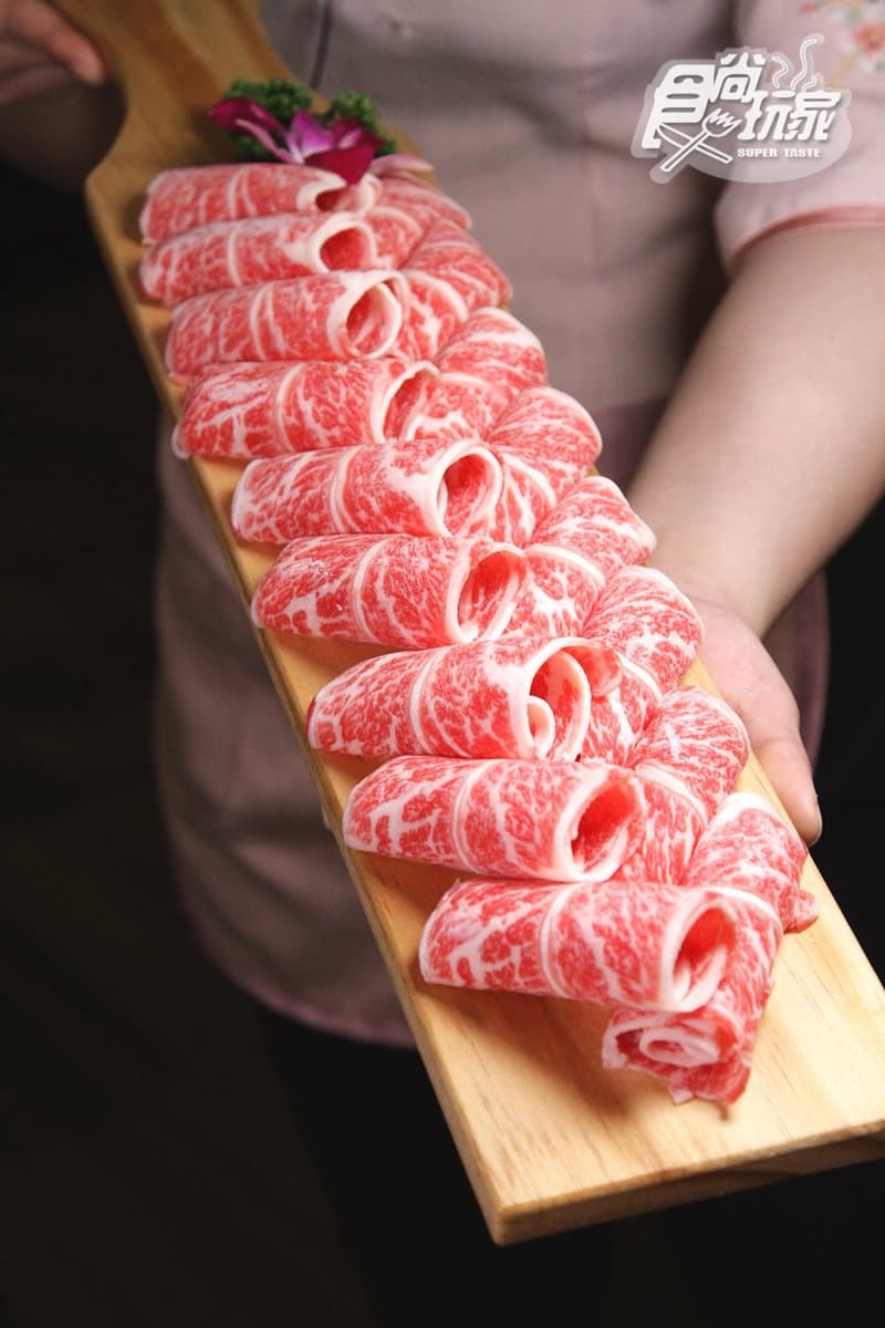 【新開店】上菜像看秀 「龍頭」火鍋吃道地重慶味兒 【新開店】上菜像看秀 「龍頭」火鍋吃道地重慶味兒