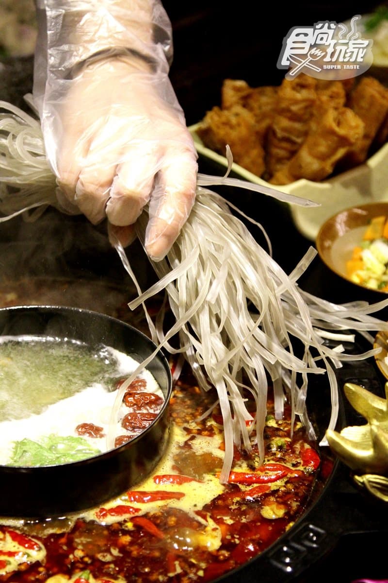 【新開店】上菜像看秀 「龍頭」火鍋吃道地重慶味兒 【新開店】上菜像看秀 「龍頭」火鍋吃道地重慶味兒