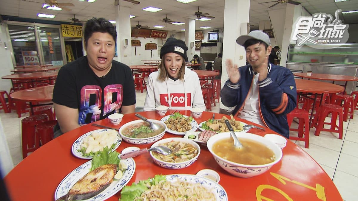 每道菜都是100元 海鮮魚類也只要100!