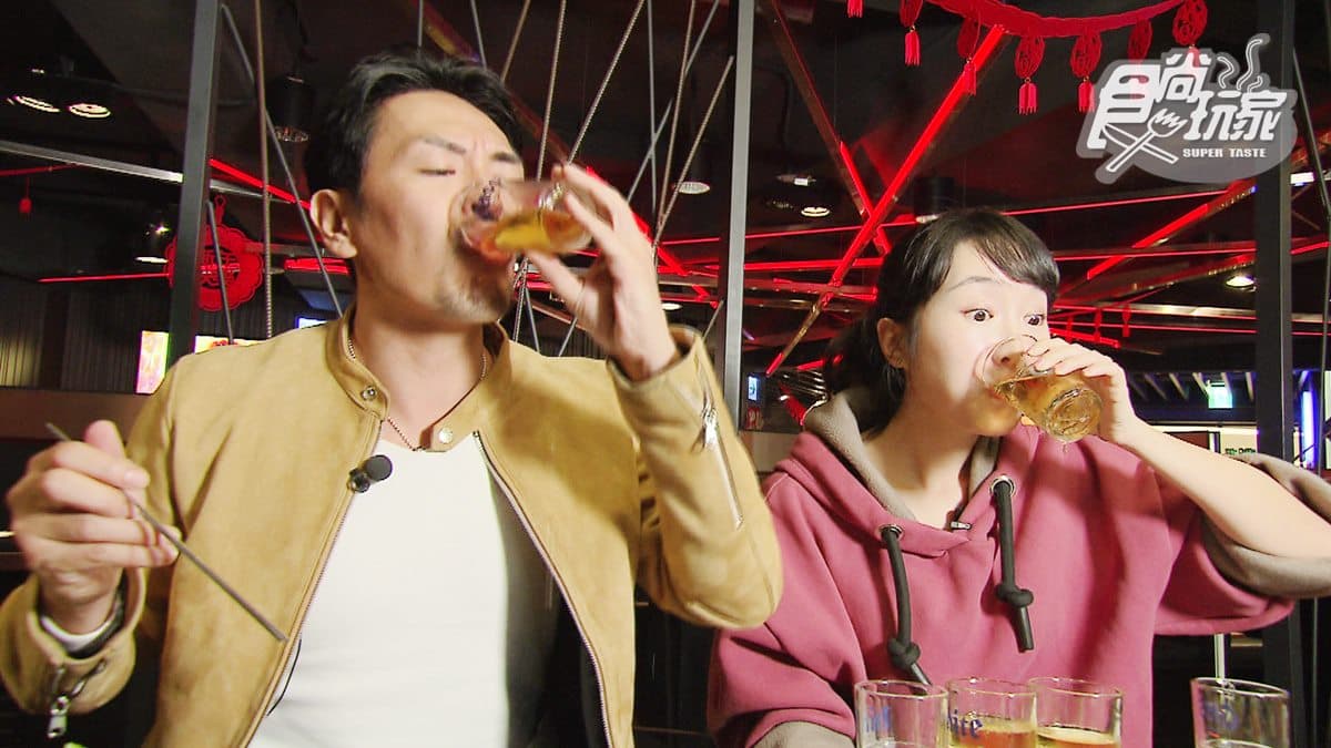 厭世上班族充電首選!夜店風韓式燒烤大口吃肉,還要嗨玩「深水炸彈」 厭世上班族充電首選!夜店風韓式燒烤大口吃肉,還要嗨玩「深水炸彈」
